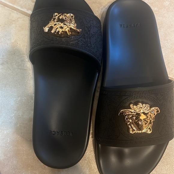 NIB Authentic Versace shoes pool slides black gold 3 D Medusa European 40- US 9 - Picture 14 of 16